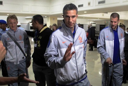 Robben dan Sneijder Tiba, Luna Maya Dicuekin van Persie